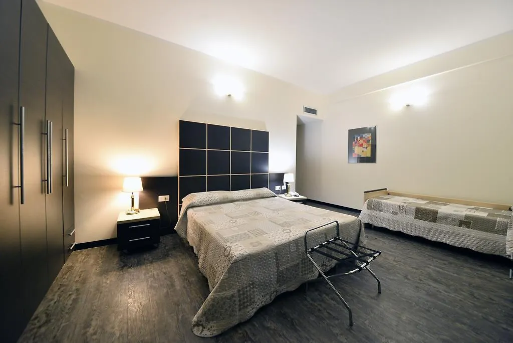 Hotel Ferrari 키아바리 3*,
