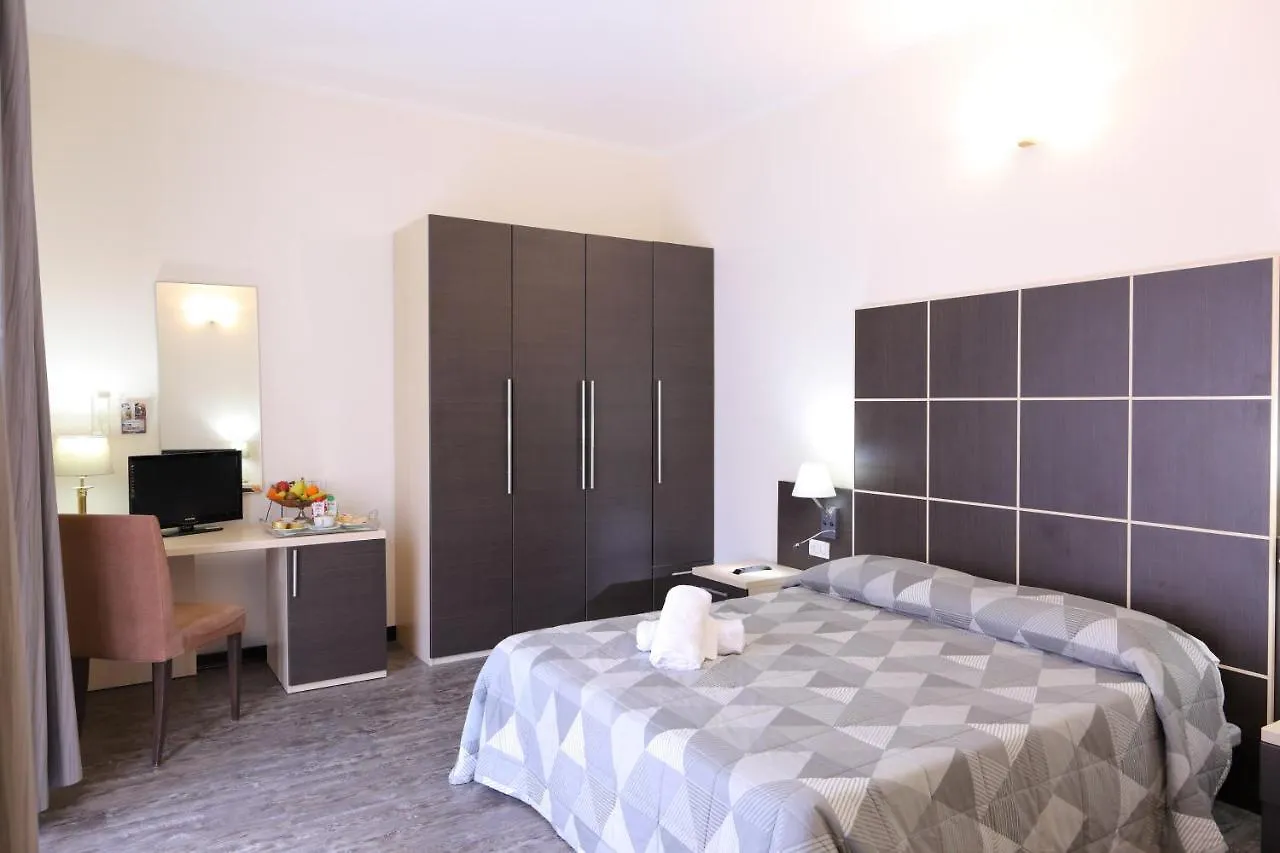 Hotel Ferrari 키아바리 3*,